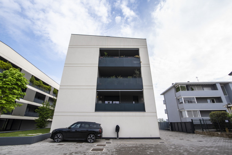 Ponte San Nicolò - Voltabarozzo: Appartamento al secondo piano con ascensore così composto:
Ingre...