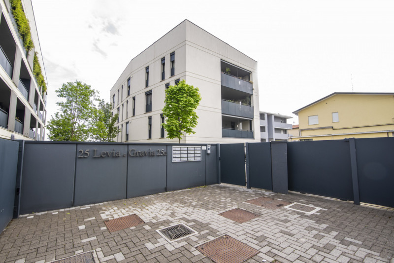 Ponte San Nicolò - Voltabarozzo: Appartamento al secondo piano con ascensore così composto:
Ingre...