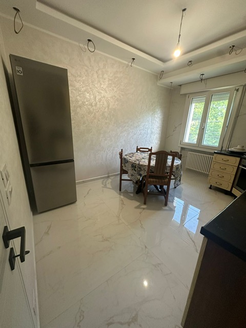 LOREGGIA proponiamo in vendita luminoso appartamento al 2° ed ultimo piano in contesto di sole 4 ...