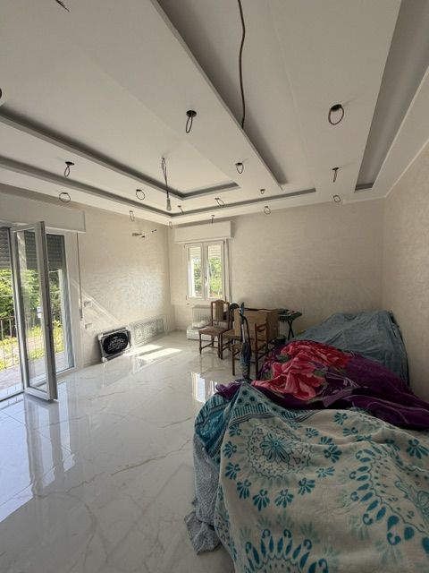 LOREGGIA proponiamo in vendita luminoso appartamento al 2° ed ultimo piano in contesto di sole 4 ...