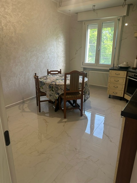 LOREGGIA proponiamo in vendita luminoso appartamento al 2° ed ultimo piano in contesto di sole 4 ...