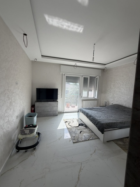 LOREGGIA proponiamo in vendita luminoso appartamento al 2° ed ultimo piano in contesto di sole 4 ...