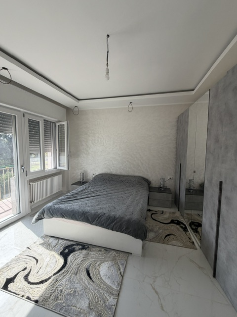 LOREGGIA proponiamo in vendita luminoso appartamento al 2° ed ultimo piano in contesto di sole 4 ...