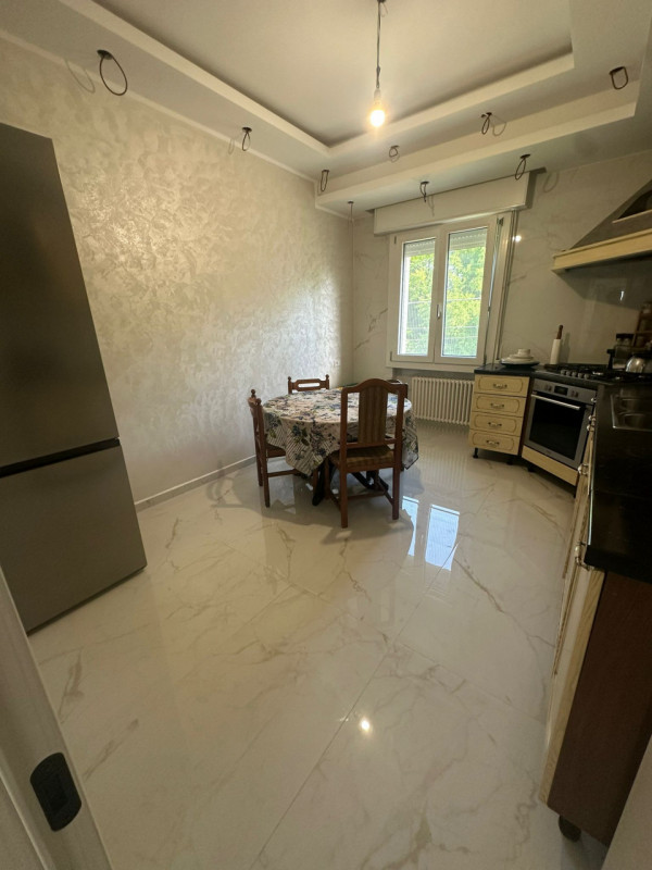 LOREGGIA proponiamo in vendita luminoso appartamento al 2° ed ultimo piano in contesto di sole 4 ...