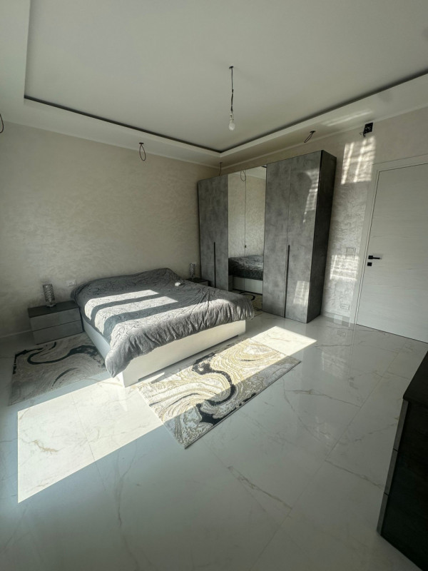 LOREGGIA proponiamo in vendita luminoso appartamento al 2° ed ultimo piano in contesto di sole 4 ...