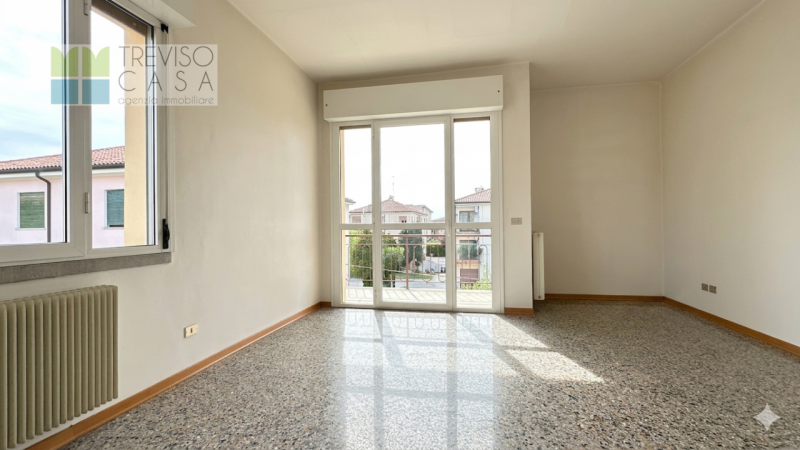 In zona centrale, molto tranquilla  e molto ben servita PROPONIAMO IN VENDITA Appartamento a 3 Ca...