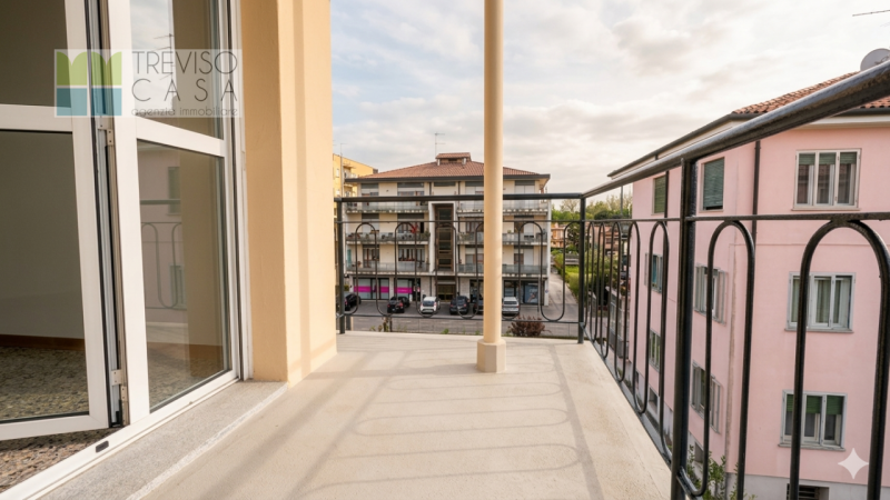 In zona centrale, molto tranquilla  e molto ben servita PROPONIAMO IN VENDITA Appartamento a 3 Ca...