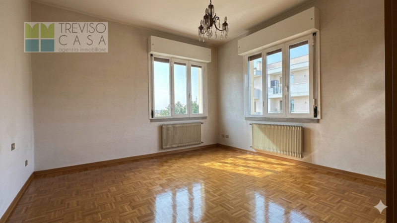 In zona centrale, molto tranquilla  e molto ben servita PROPONIAMO IN VENDITA Appartamento a 3 Ca...