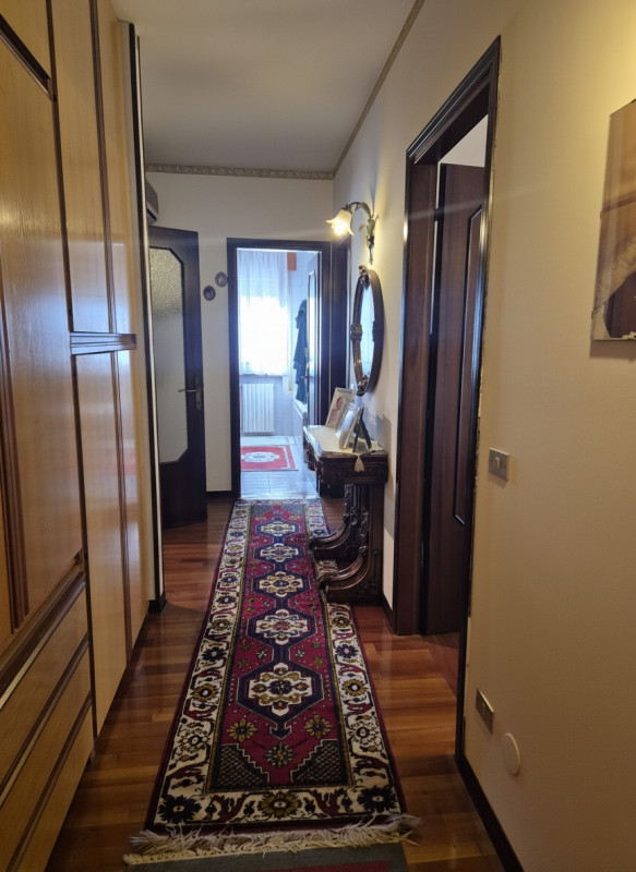 Nel cuore di Albignasego, comodo ai servizi del quartiere ed a pochi minuti dal capolinea della l...