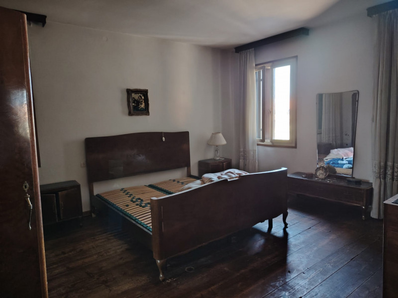 Casa singola abitabile, situata in zona periferica tranquilla. Questa spaziosa proprietà si svilu...