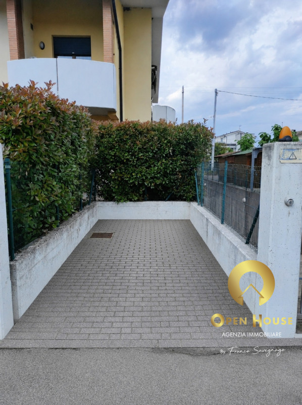 OPEN HOUSE by Franco Savegnago propone in vendita Appartamento al piano terra con Ingresso Indipe...