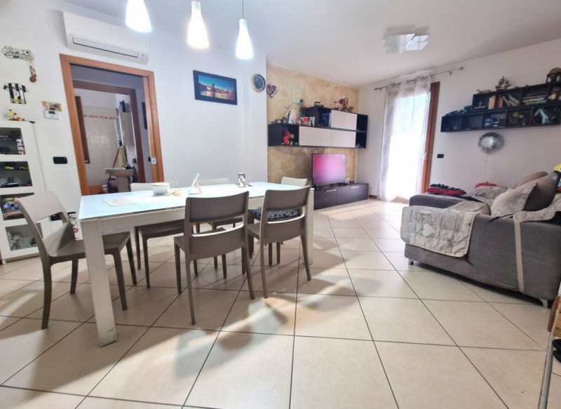 UBICAZIONE E CONTESTO

Nel comune di Gazzo Padovano, in un contesto residenziale tranquillo e ben...