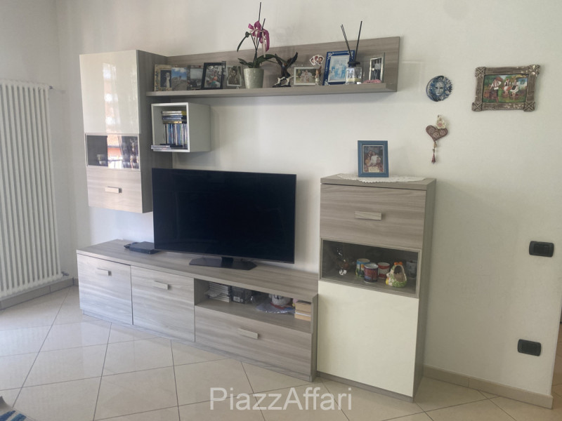 Proponiamo in vendita appartamento al 3° ed ultimo piano su palazzina di sole 6 unità.
Lo stesso ...