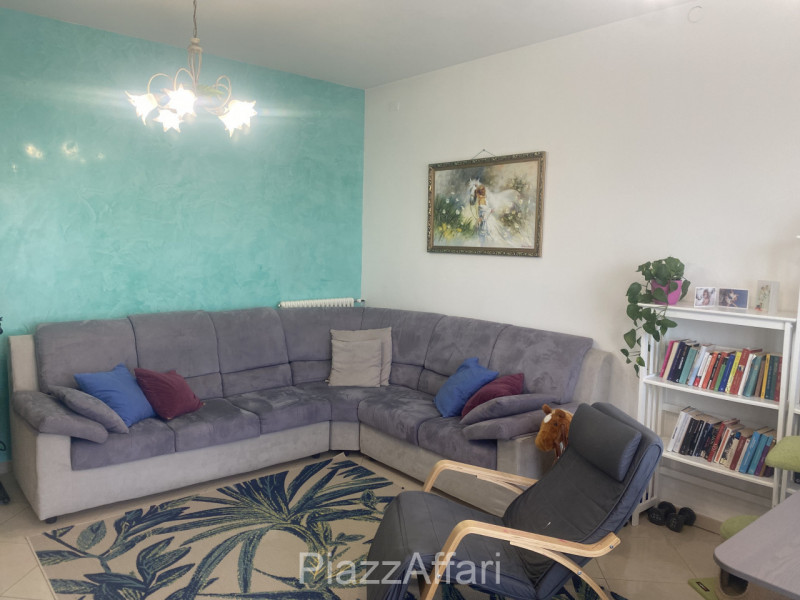 Proponiamo in vendita appartamento al 3° ed ultimo piano su palazzina di sole 6 unità.
Lo stesso ...