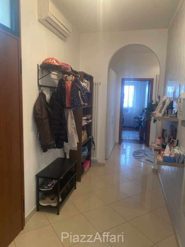 Proponiamo in vendita appartamento al 3° ed ultimo piano su palazzina di sole 6 unità.
Lo stesso ...