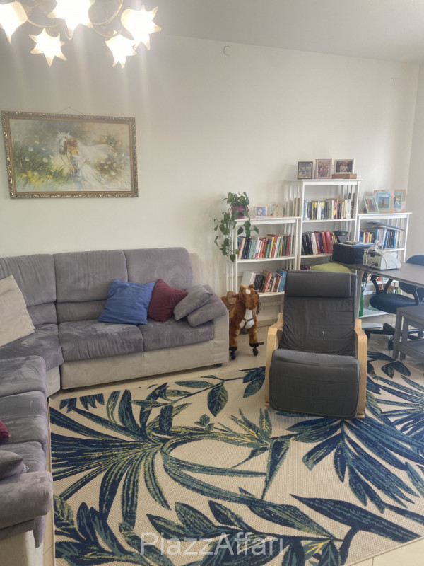 Proponiamo in vendita appartamento al 3° ed ultimo piano su palazzina di sole 6 unità.
Lo stesso ...