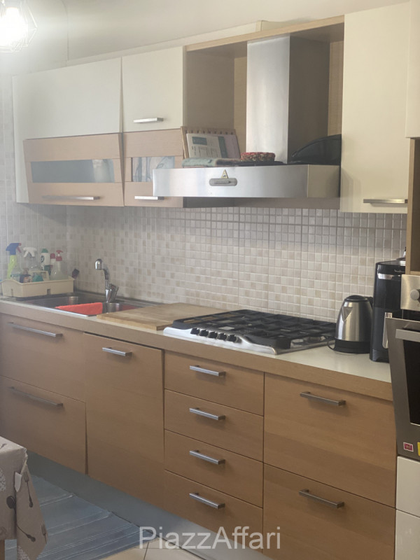 Proponiamo in vendita appartamento al 3° ed ultimo piano su palazzina di sole 6 unità.
Lo stesso ...