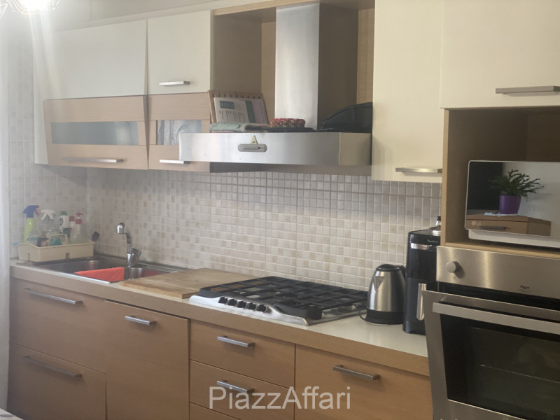 Proponiamo in vendita appartamento al 3° ed ultimo piano su palazzina di sole 6 unità.
Lo stesso ...