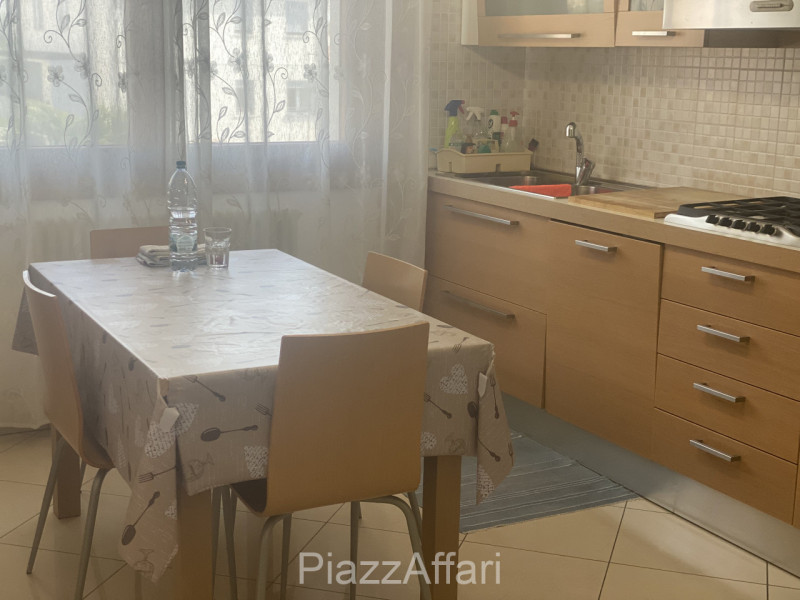 Proponiamo in vendita appartamento al 3° ed ultimo piano su palazzina di sole 6 unità.
Lo stesso ...