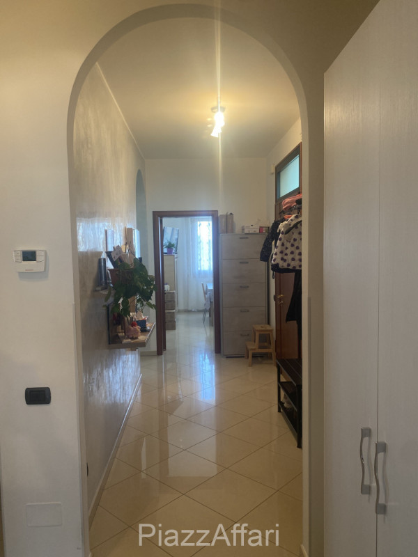 Proponiamo in vendita appartamento al 3° ed ultimo piano su palazzina di sole 6 unità.
Lo stesso ...