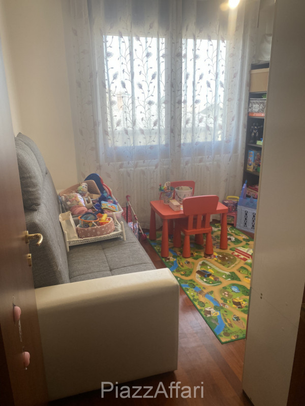 Proponiamo in vendita appartamento al 3° ed ultimo piano su palazzina di sole 6 unità.
Lo stesso ...