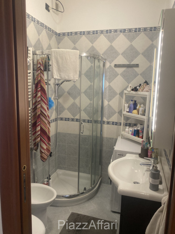 Proponiamo in vendita appartamento al 3° ed ultimo piano su palazzina di sole 6 unità.
Lo stesso ...