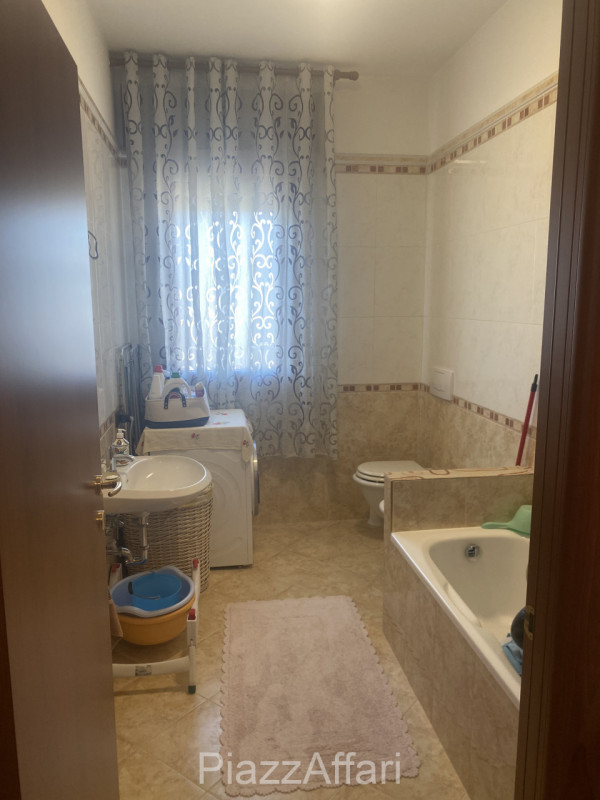 Proponiamo in vendita appartamento al 3° ed ultimo piano su palazzina di sole 6 unità.
Lo stesso ...