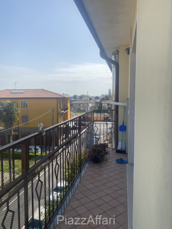 Proponiamo in vendita appartamento al 3° ed ultimo piano su palazzina di sole 6 unità.
Lo stesso ...