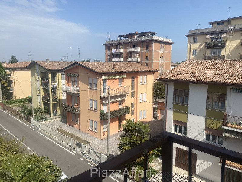 Proponiamo in vendita appartamento al 3° ed ultimo piano su palazzina di sole 6 unità.
Lo stesso ...