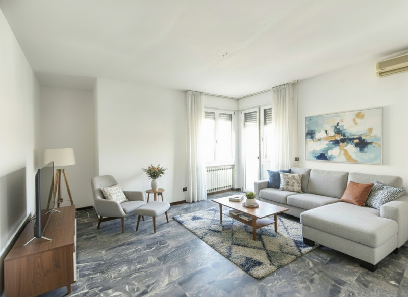 Se stai cercando un appartamento che combini comfort e luminosità, questo trilocale situato nella...