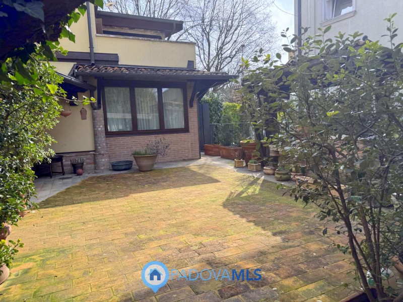 Immobile in esclusiva al Gruppo Padova MLS

Se amate la tranquillità e allo stesso tempo la vicin...