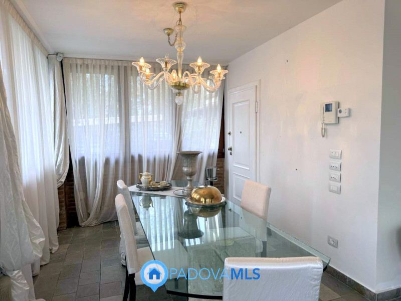 Immobile in esclusiva al Gruppo Padova MLS

Se amate la tranquillità e allo stesso tempo la vicin...