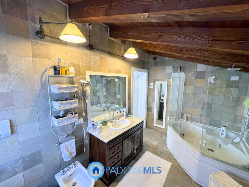 Immobile in esclusiva al Gruppo Padova MLS

Se amate la tranquillità e allo stesso tempo la vicin...