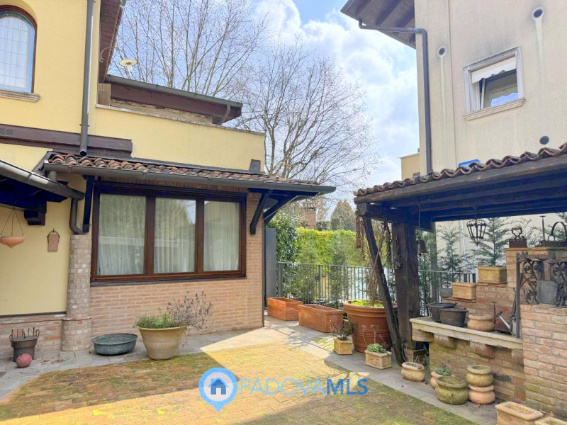 Immobile in esclusiva al Gruppo Padova MLS

Se amate la tranquillità e allo stesso tempo la vicin...