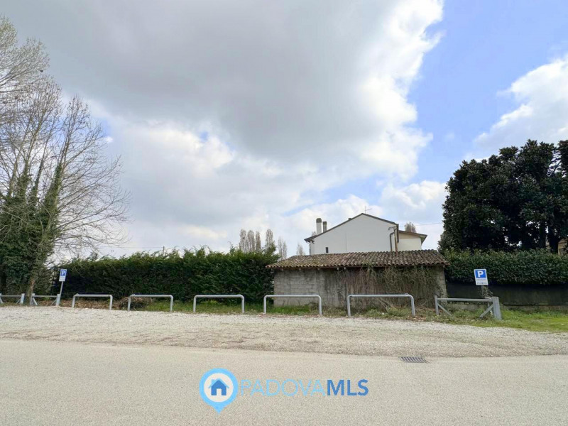 Immobile in esclusiva al Gruppo Padova MLS

Se amate la tranquillità e allo stesso tempo la vicin...