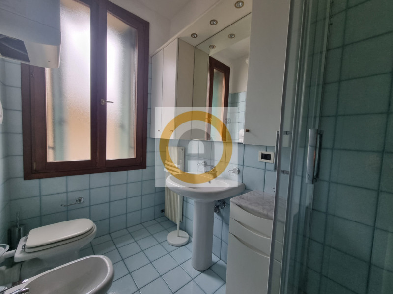 PER LA PROPOSTA DI AFFITTO: Inviare ESCLUSIVAMENTE una mail a locazioni@abitareoggi.it indicando:...