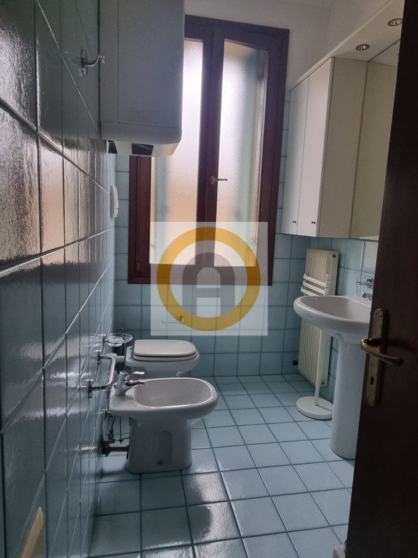 PER LA PROPOSTA DI AFFITTO: Inviare ESCLUSIVAMENTE una mail a locazioni@abitareoggi.it indicando:...