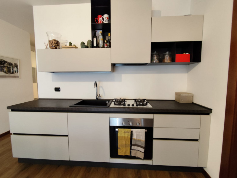 Affascinante appartamento bilocale situato nel tranquillo quartiere di Anconetta, a Vicenza. Imme...