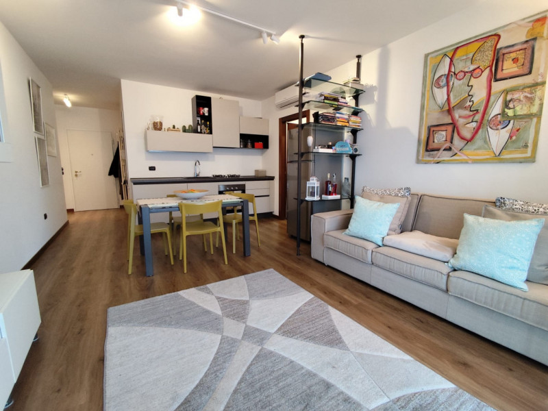 Affascinante appartamento bilocale situato nel tranquillo quartiere di Anconetta, a Vicenza. Imme...