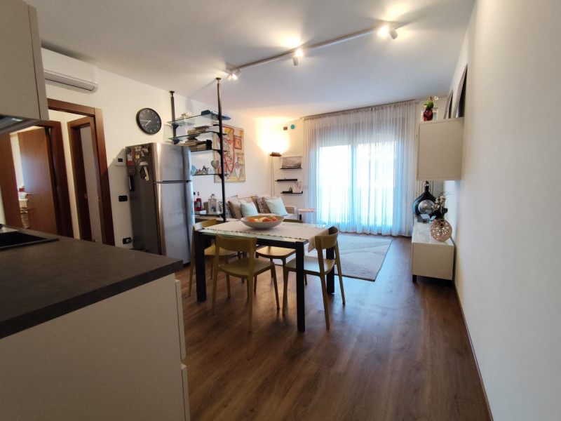 Affascinante appartamento bilocale situato nel tranquillo quartiere di Anconetta, a Vicenza. Imme...