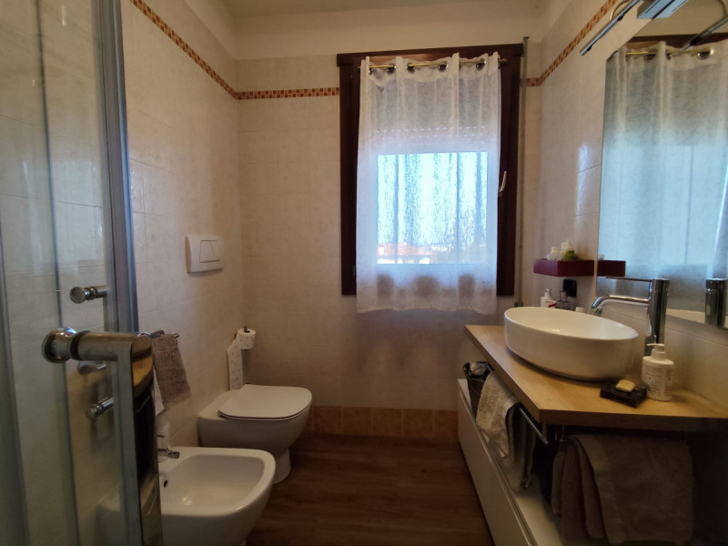 Affascinante appartamento bilocale situato nel tranquillo quartiere di Anconetta, a Vicenza. Imme...