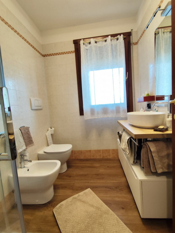 Affascinante appartamento bilocale situato nel tranquillo quartiere di Anconetta, a Vicenza. Imme...