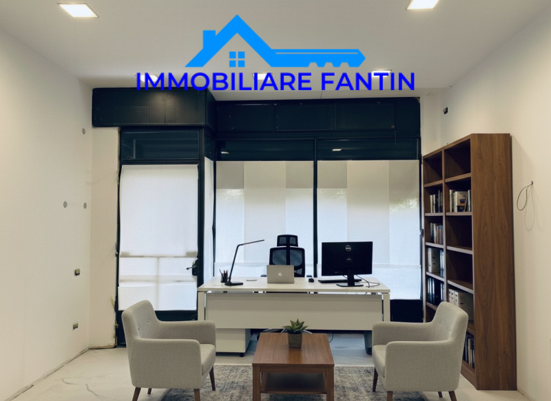 Rif. RA3 Immobiliare Fantin propone in affitto negozio/ufficio con vetrina in un affascinante sot...
