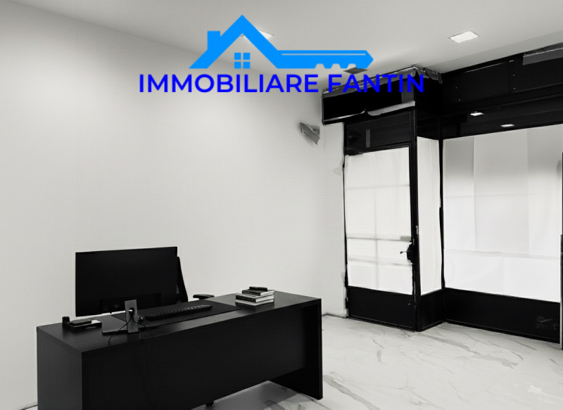 Rif. RA3 Immobiliare Fantin propone in affitto negozio/ufficio con vetrina in un affascinante sot...