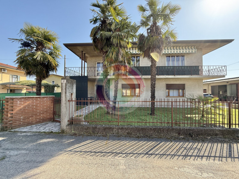 Ciao da Arcobaleno Immobiliare oggi ti vado a descrivere una soluzione assai ricercata!

Nel cuor...