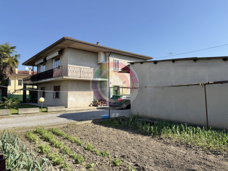 Ciao da Arcobaleno Immobiliare oggi ti vado a descrivere una soluzione assai ricercata!

Nel cuor...