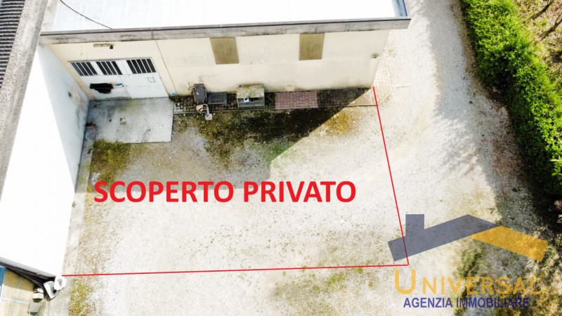 CAMPOSAMPIERO - In zona comoda all' accesso della tangenziale ed alle principali strade.

Magazzi...