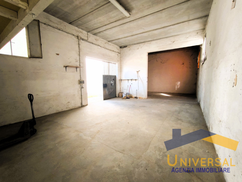 CAMPOSAMPIERO - In zona comoda all' accesso della tangenziale ed alle principali strade.

Magazzi...