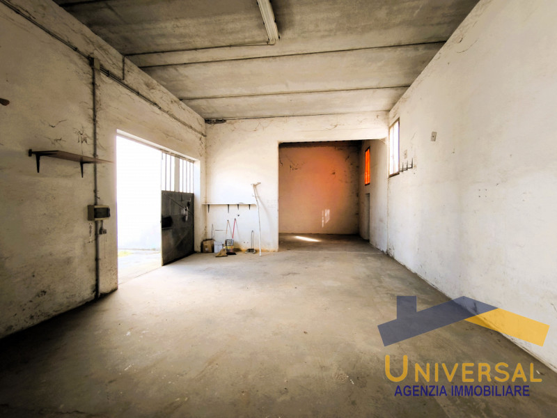 CAMPOSAMPIERO - In zona comoda all' accesso della tangenziale ed alle principali strade.

Magazzi...