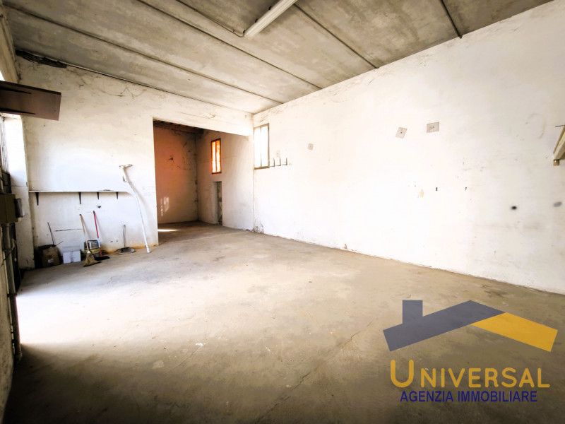 CAMPOSAMPIERO - In zona comoda all' accesso della tangenziale ed alle principali strade.

Magazzi...